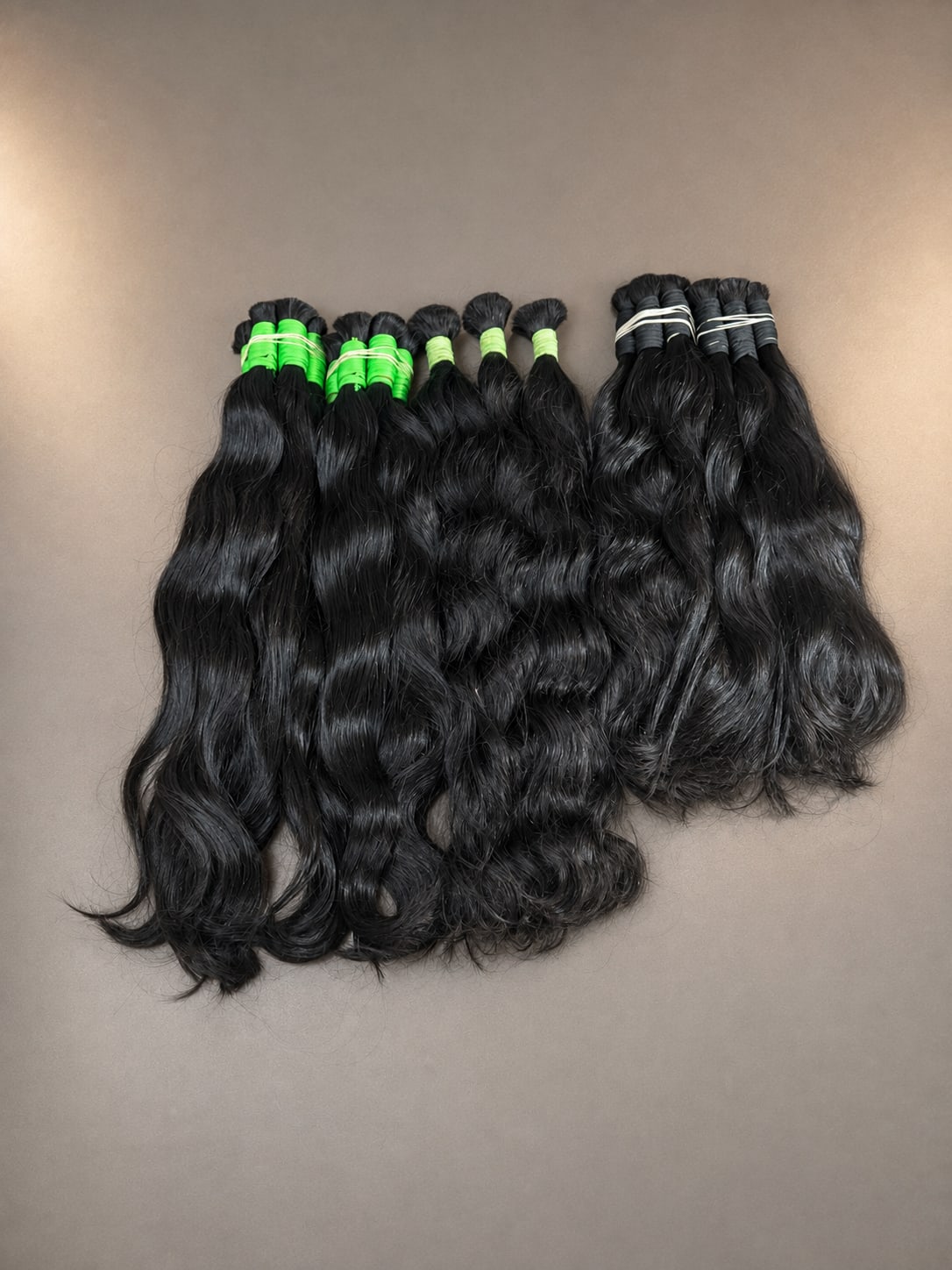 Mechas de cabelos ondulados com diferentes curvaturas.